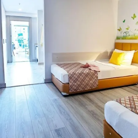 Club Aqua Plaza Hotel