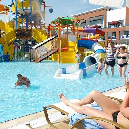 Club Aqua Plaza Отель 4*