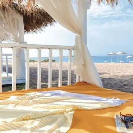 Club Aqua Plaza Hotel 4*