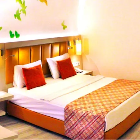 Hotel Club Aqua Plaza 4*