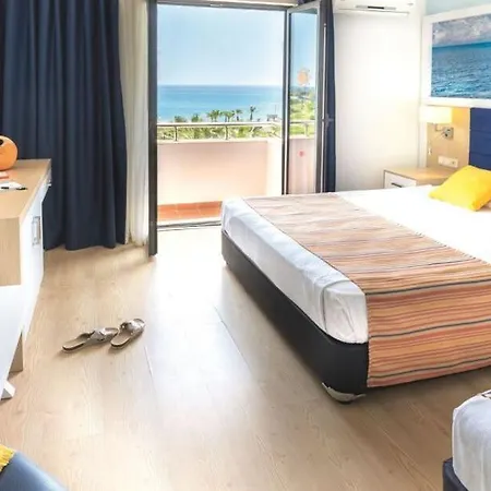 Club Aqua Plaza Hotel