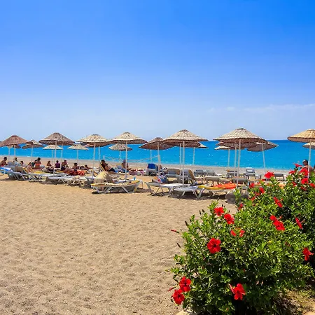 Club Aqua Plaza Hotel 4*