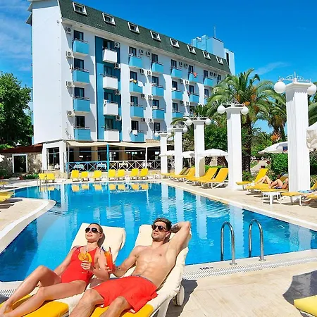 Club Aqua Plaza Hotelli 4*