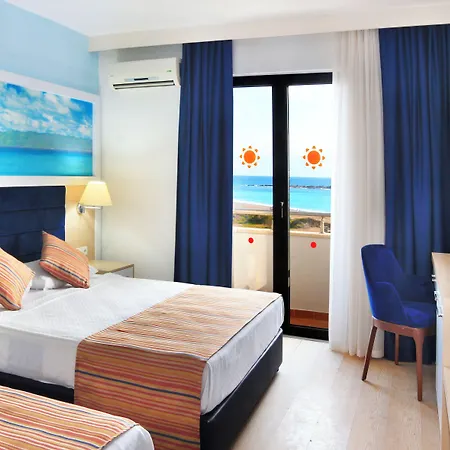 Club Aqua Plaza Hotel 4*