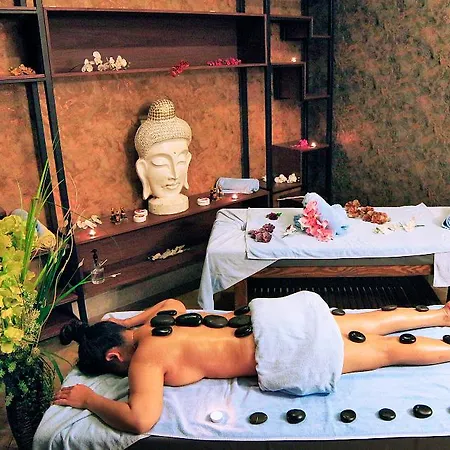 호텔 Club Aqua Plaza