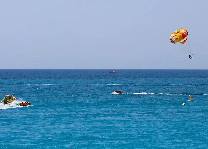 Club Aqua Plaza Hotel