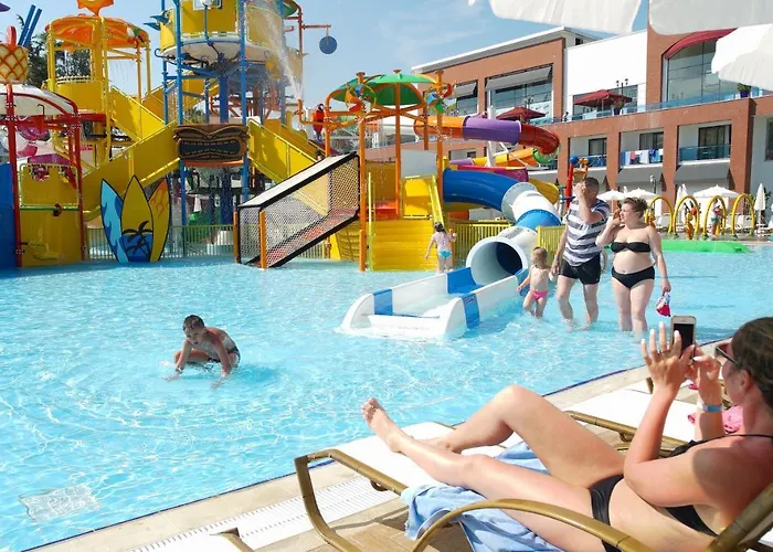 Club Aqua Plaza Отель 4*