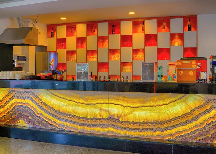 Club Aqua Plaza Hotel 4*