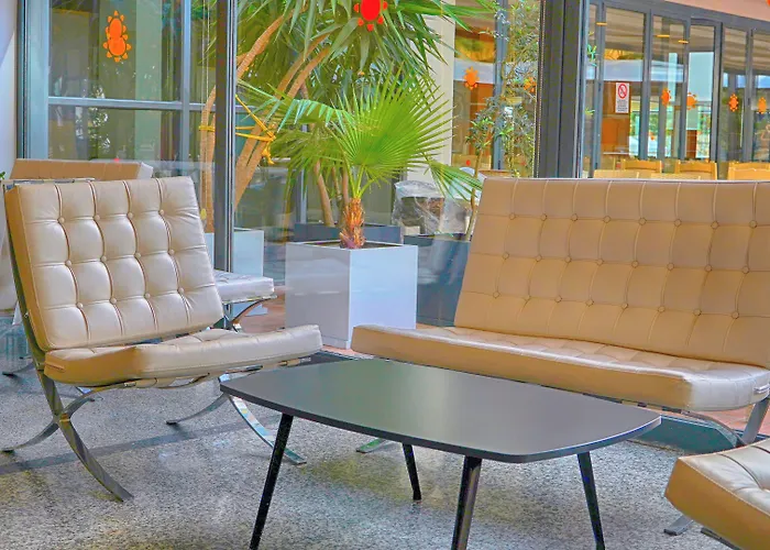 Club Aqua Plaza Hotel