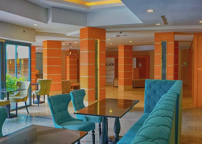 Club Aqua Plaza Hotel 4*