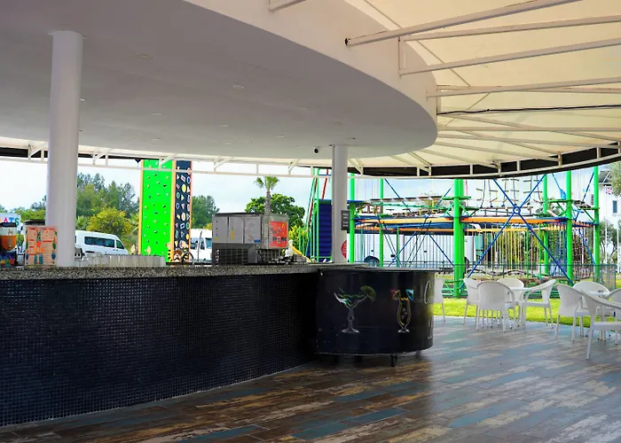 Club Aqua Plaza Hotel 4*