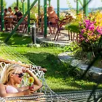 Club Aqua Plaza Hotel