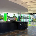 Club Aqua Plaza Hotel 4*