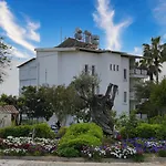 Club Aqua Plaza Hotel 4*
