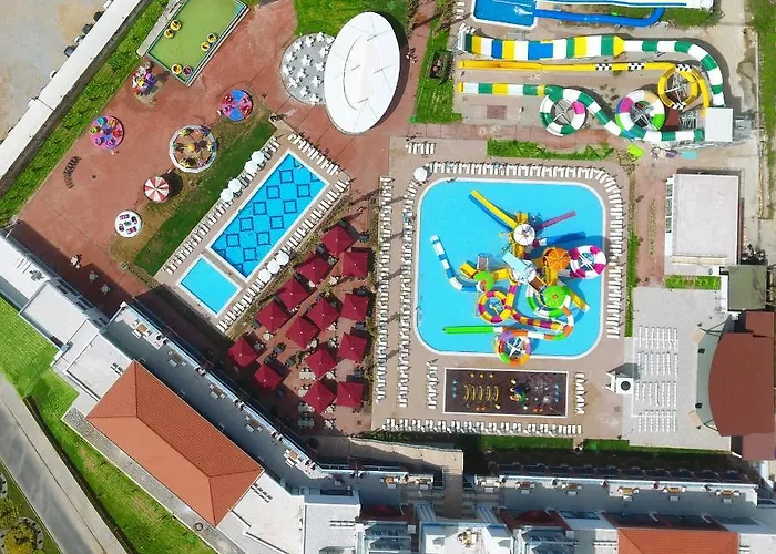 Club Aqua Plaza אלאניה