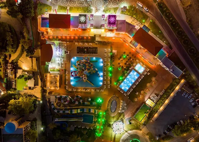 מלון Club Aqua Plaza 4*