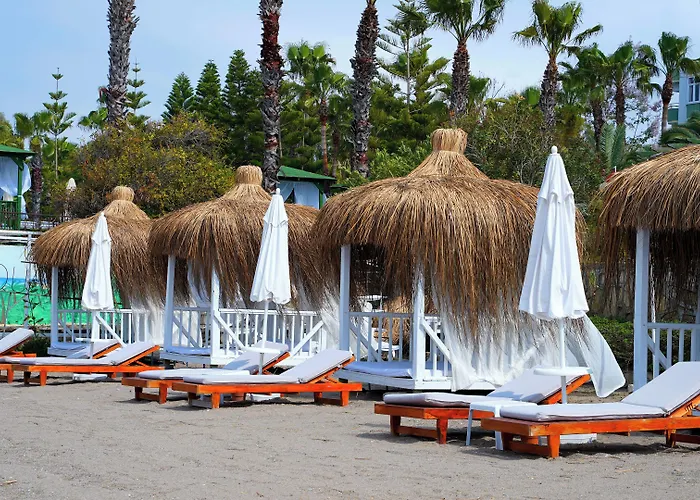 Club Aqua Plaza מלון אלאניה